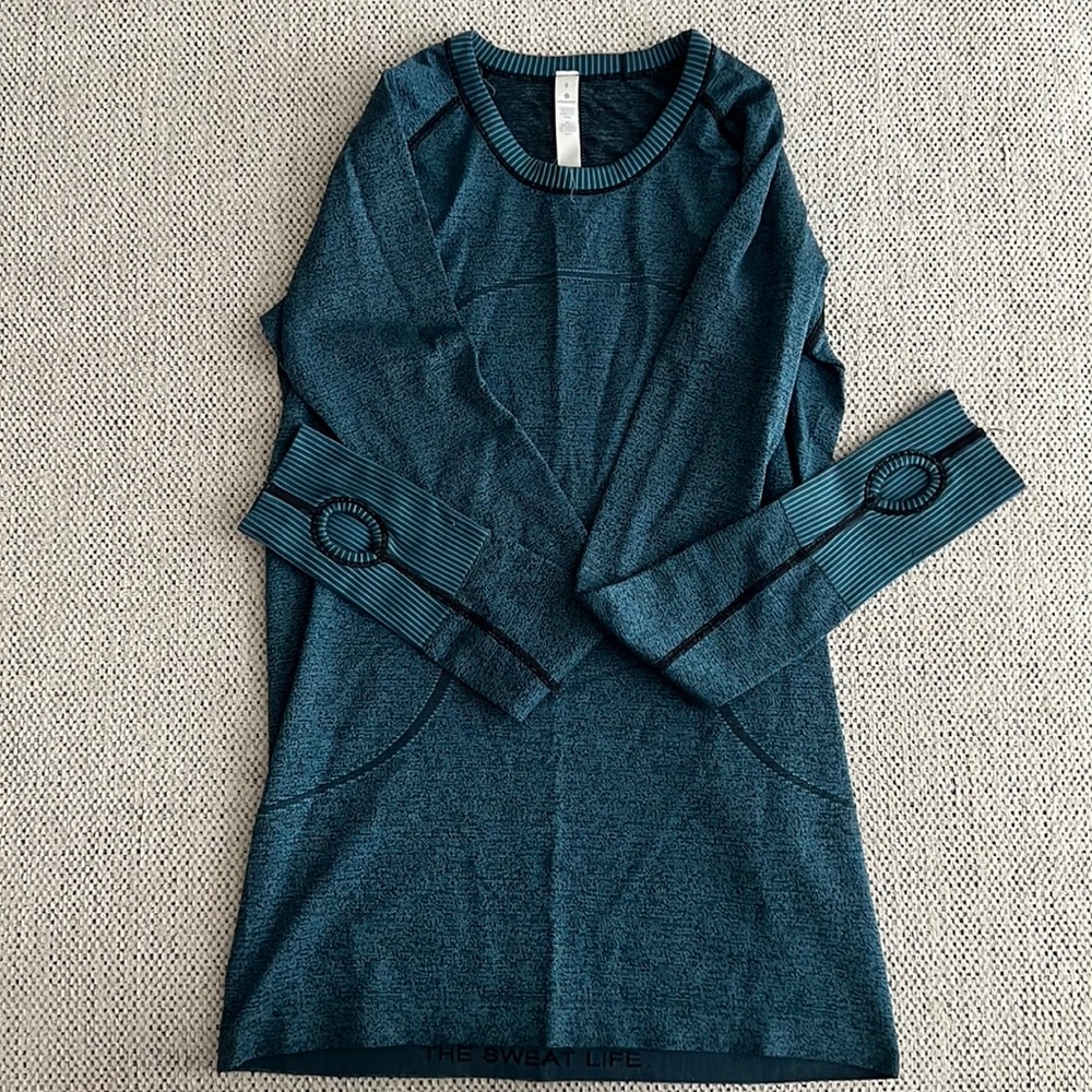 Blue long sleeve Lululemon shirt w/thumb cut outs